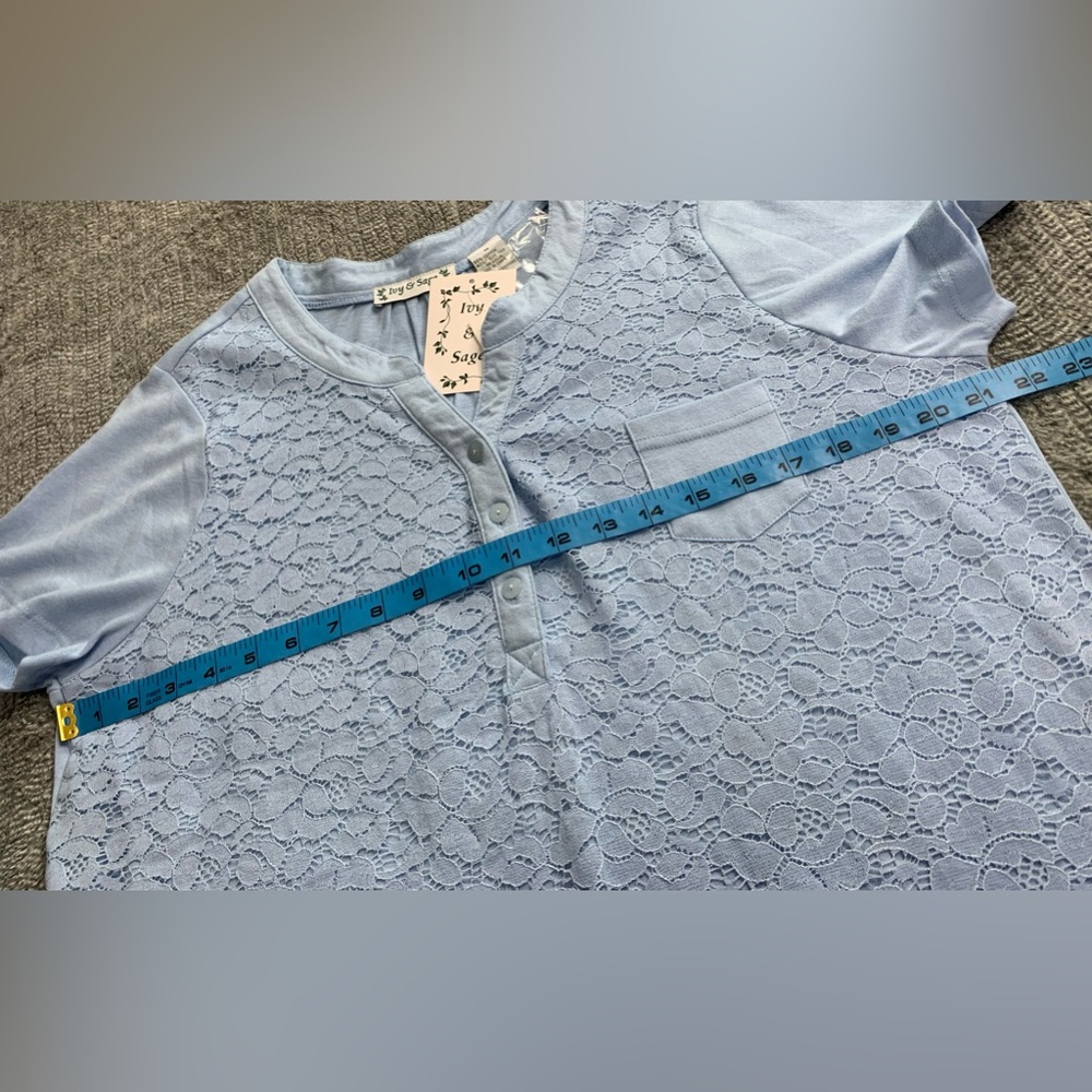 Ivy & Sage Top Lacy Overlay Short Sleeve Shirt Chambray Blue NWT Medium - Picture 7 of 9